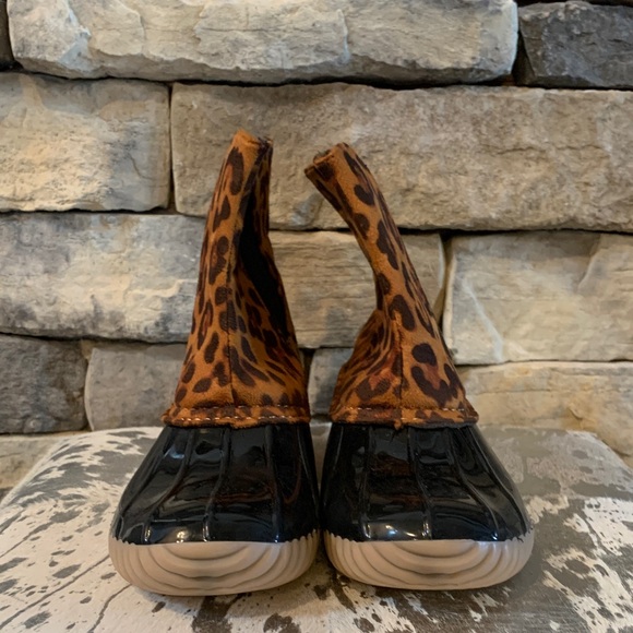Leopard Print Women's Winter Boots - Picture 6 of 8